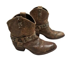 Frye Deborah Studded Harness Ring Weathered Leather Ankle Boot Size 6